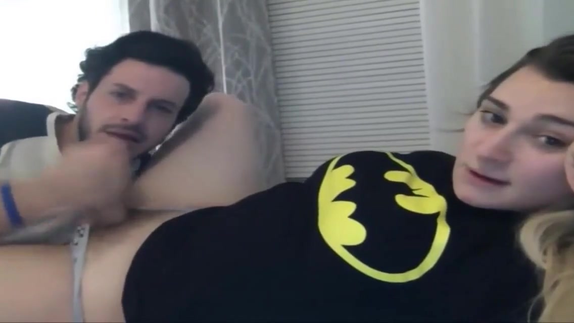 Hot Dude Sucking A Beautiful Blonde Sheshaft Amateur Cam