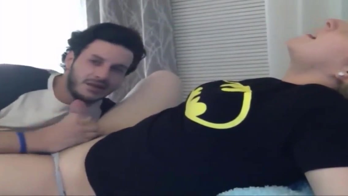 Hot Dude Sucking A Beautiful Blonde Sheshaft Amateur Cam