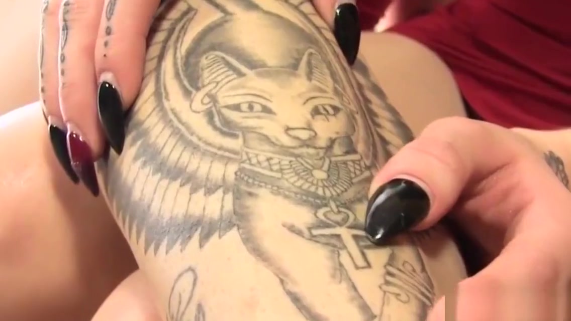 Tattooed twosome tranny pleasing ass n cock