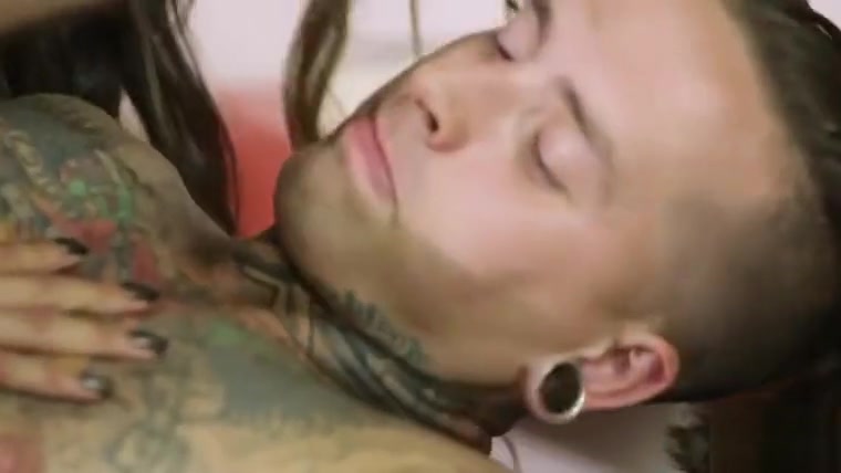 Shemale Venus was giving an changing blowjob to hunk Ruckus