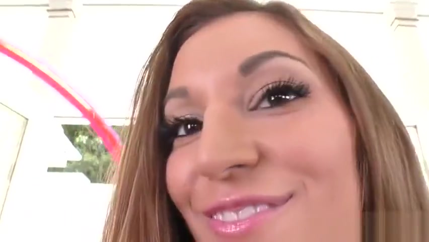 Masturbating tranny cums after fucking