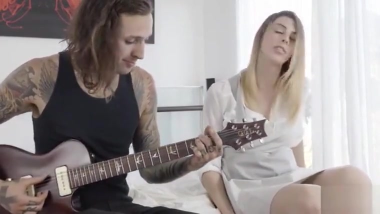 Booty T-girl Casey Kisses awesome anal fuck with bf