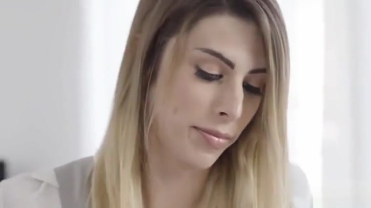 Booty T-girl Casey Kisses awesome anal fuck with bf