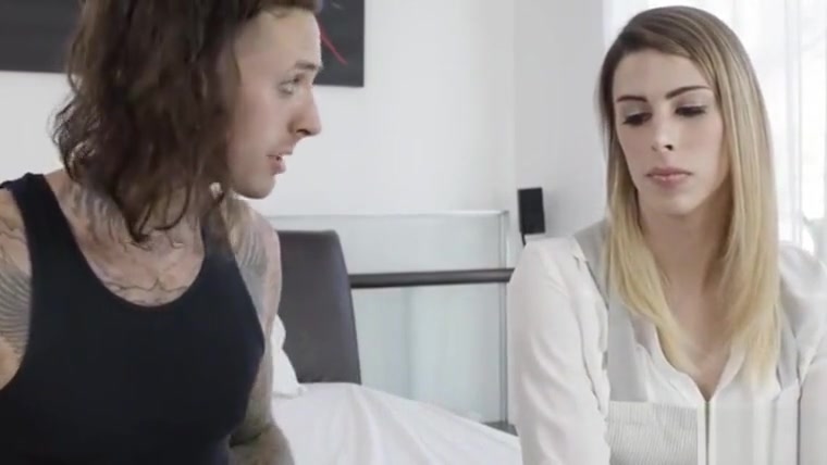 Booty T-girl Casey Kisses awesome anal fuck with bf