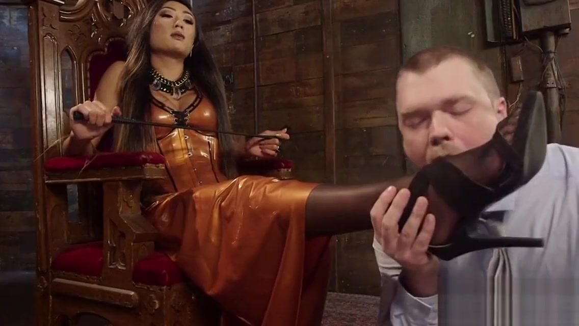 Dude worships trannys stockings