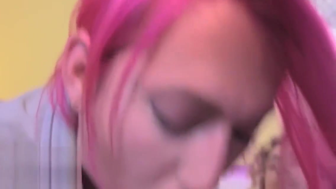 Smoking goth shemale deepthroats guy