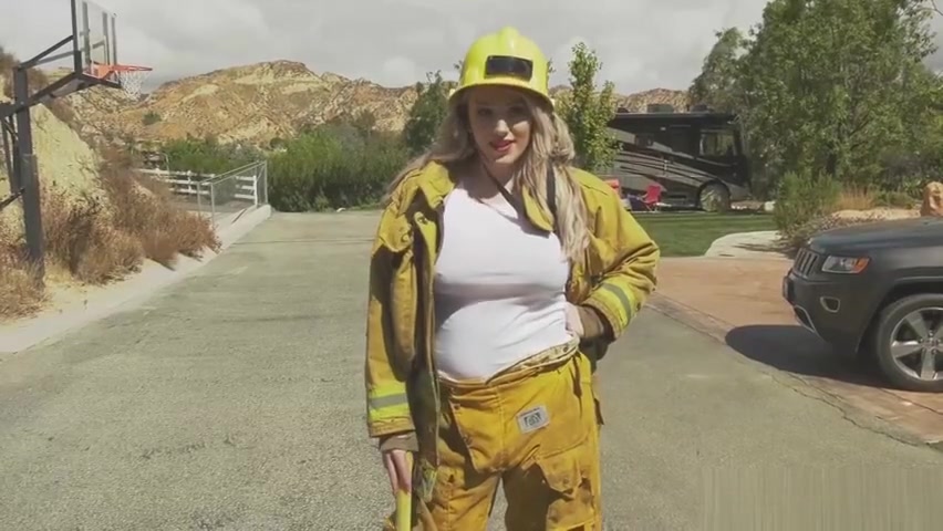 Damn, Aspen Brooks is HOT in her construction uniform!