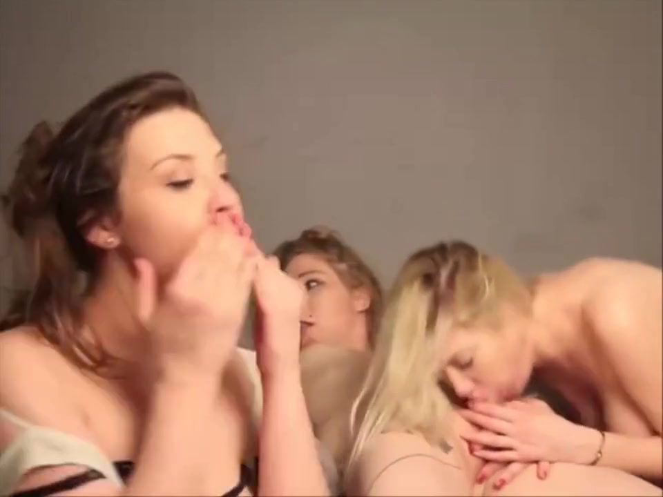 yummy shemale Having Two strumpets sucking Her schlong