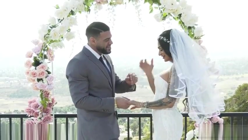 Shemale Eva Enjoys Anal Sex In Honeymoon