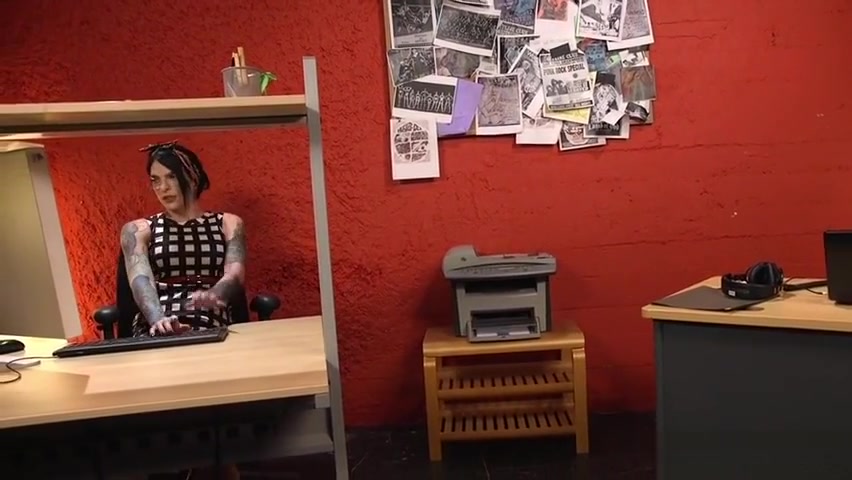 Tranny gets footjob from guy from office