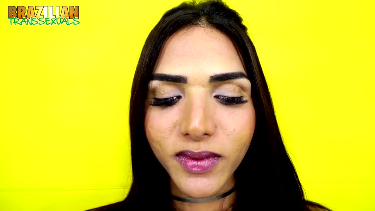Sexy Drika Lima in New Solo