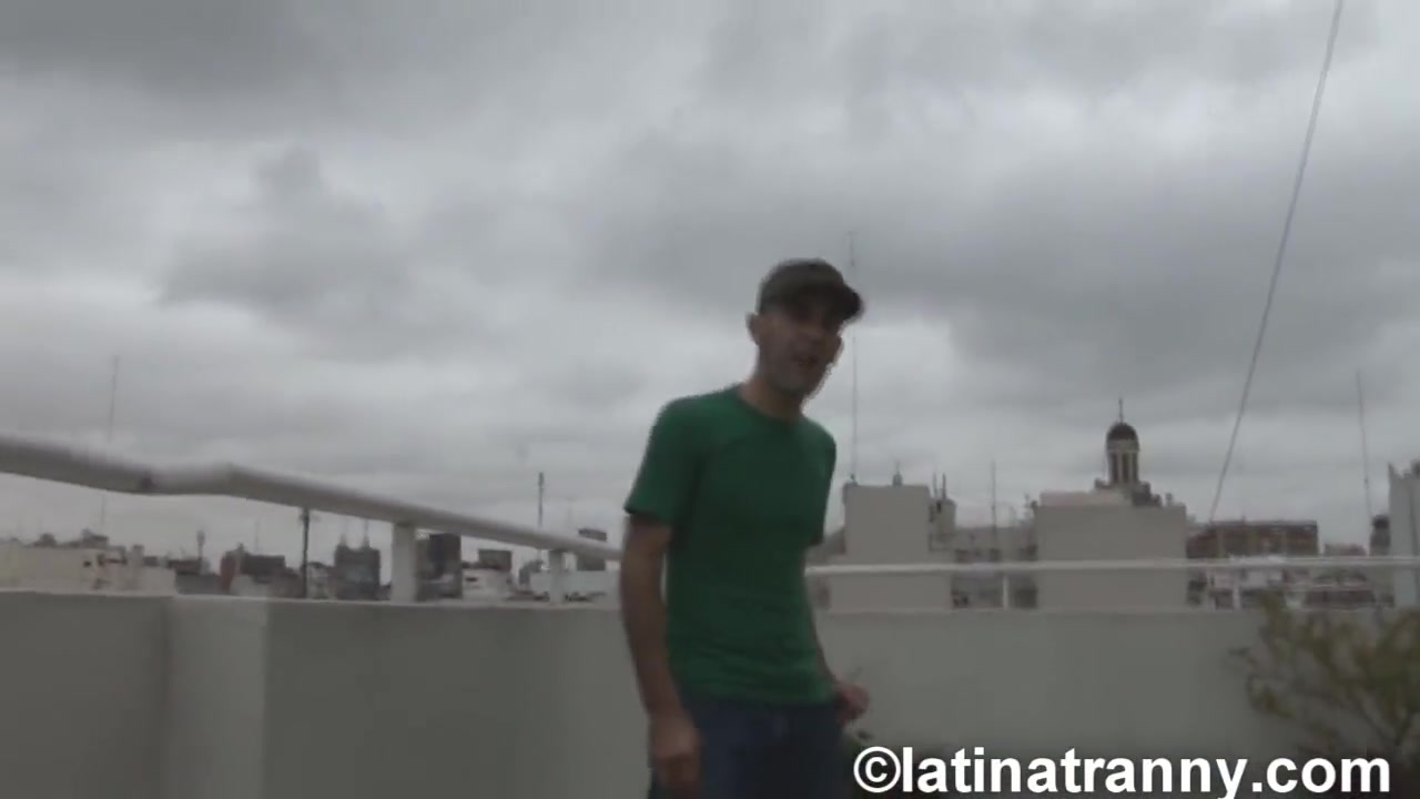 Pablo loves the cock of the tranny slut Azul