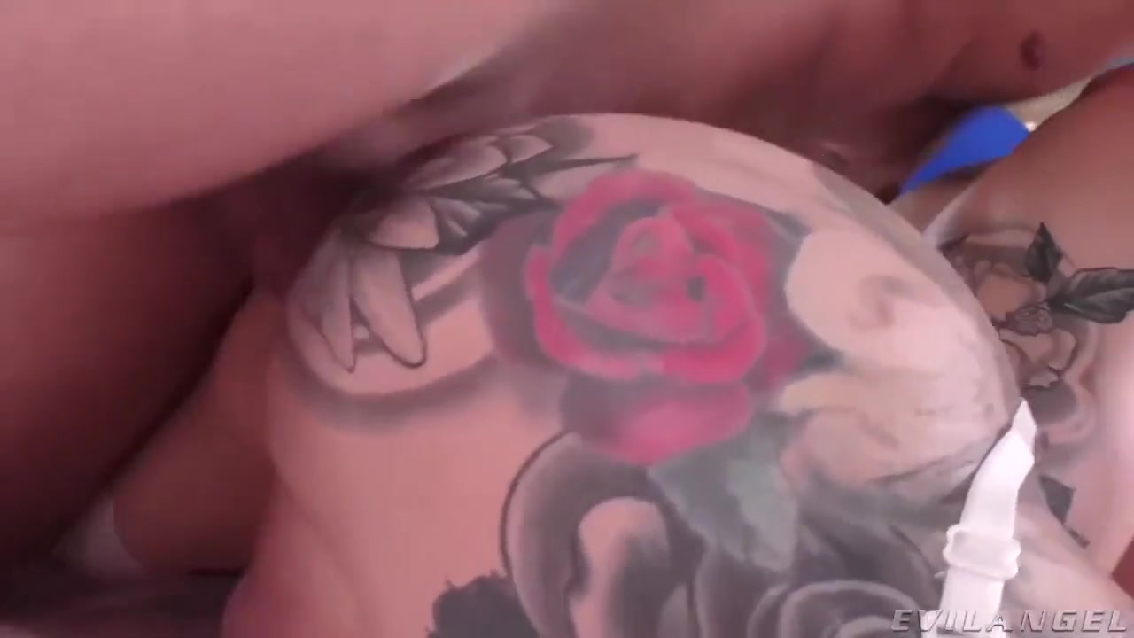 TATTOOED TRANNY FUCKED SO GOOD