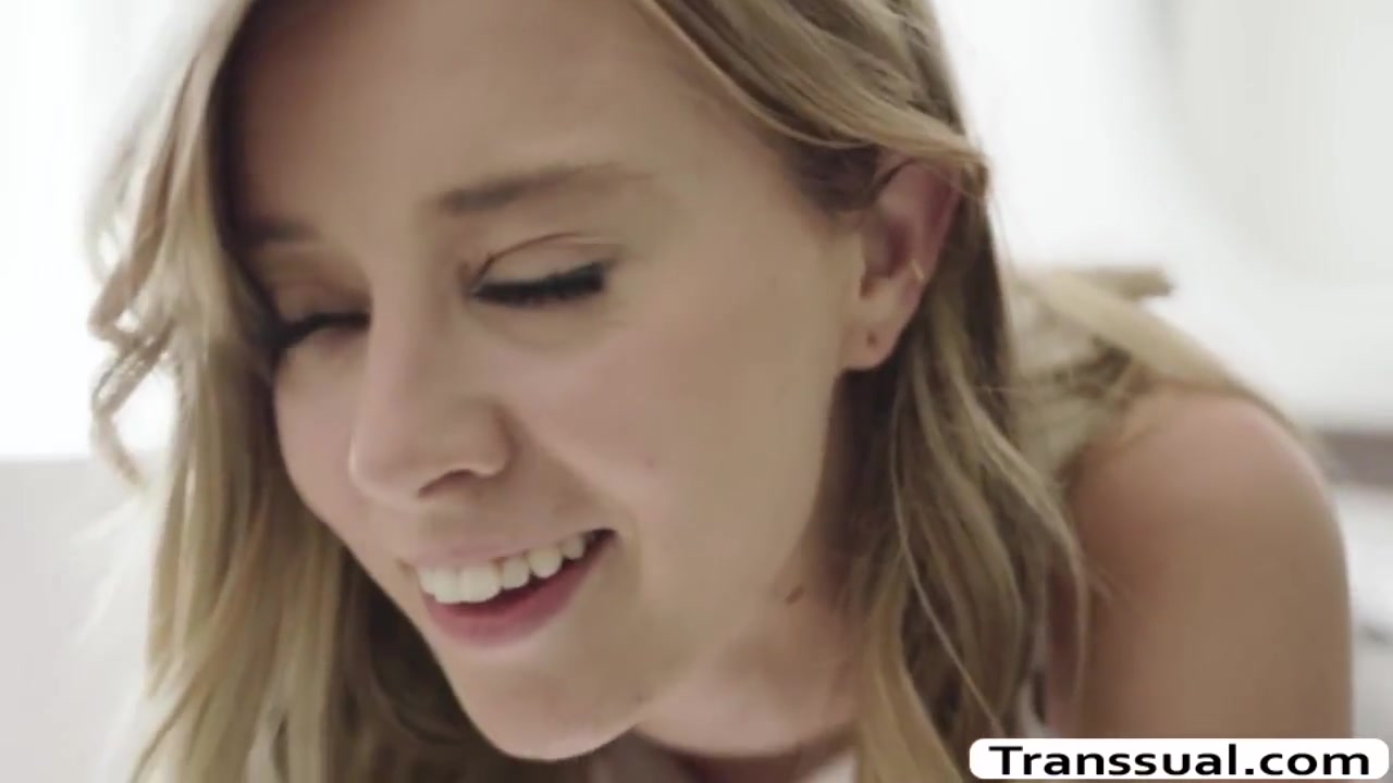 TBabe Jenna Gargles almost receive Caught sucking Some guys penis