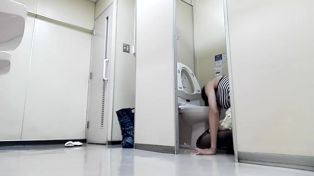 Mimi (2018.11.08) #1 Play In Toilet
