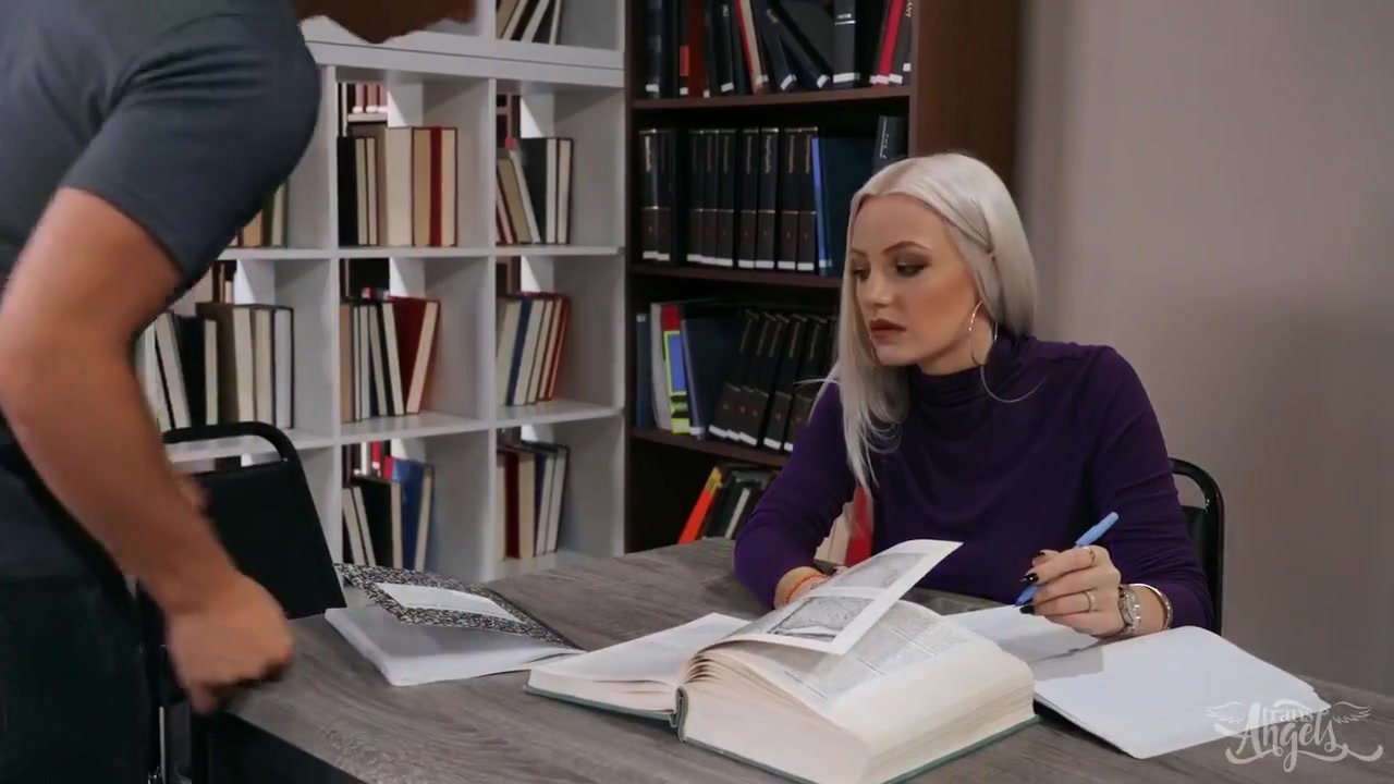 Jessy Dubai - Stroke Her In The Stacks