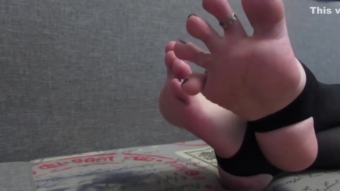 Ilandis - Show Toes And Feet