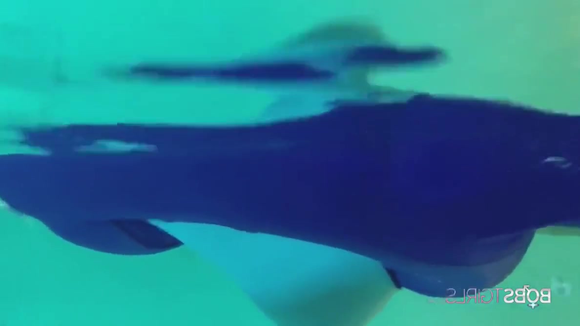 Wonderfully Cute Asian Makes A Splash In The Pool