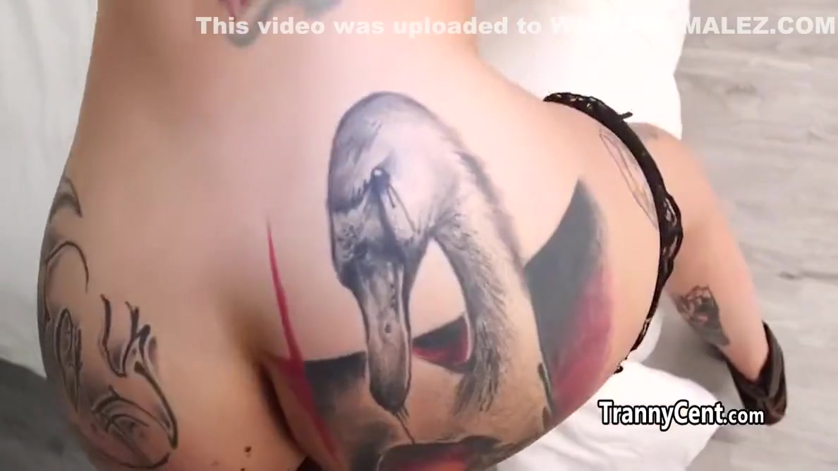 Guy Bangs Mindblowing Tattooed Butt
