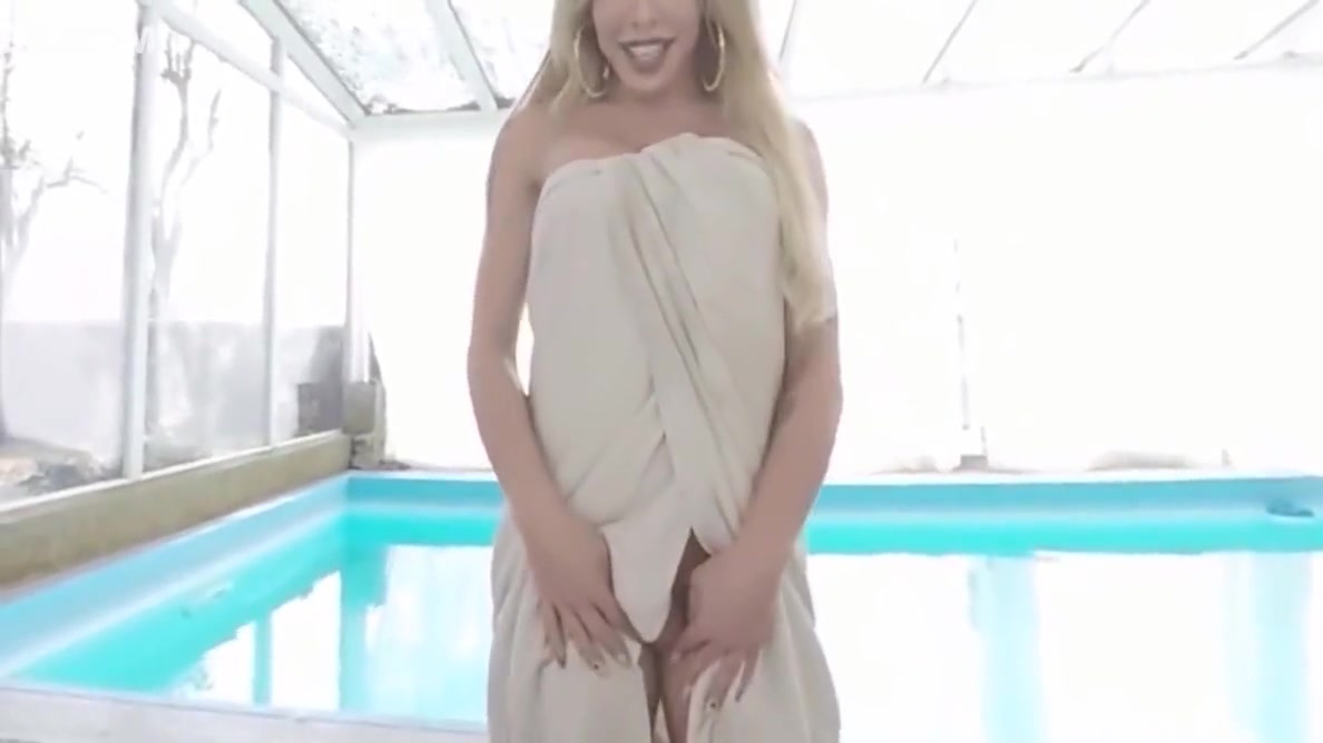 Super Horny Eva Paradis