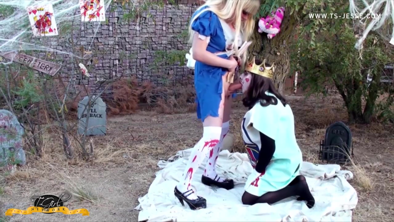 Jesse Flores - Tranny In Wonderland Getting Sucked By The King Of Hearts