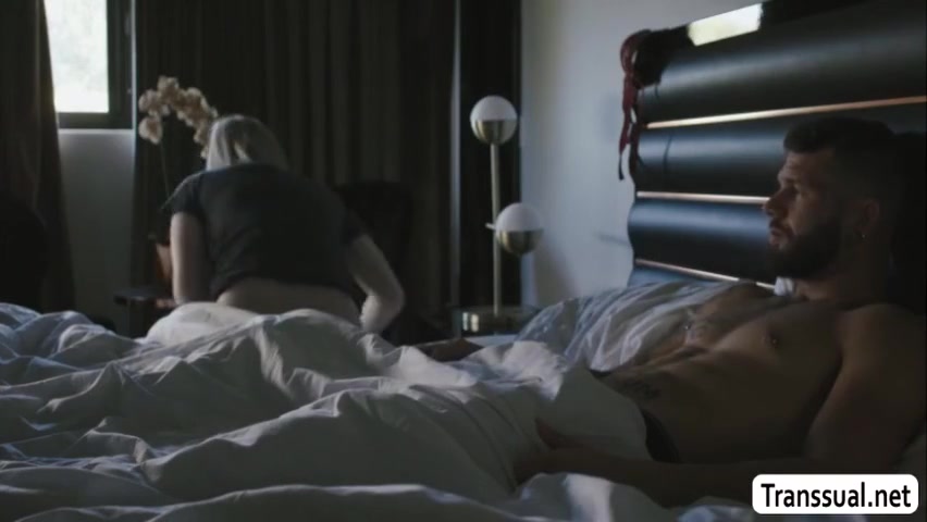 Horny Guy Woke Up Early And Ready To Fuck Tbabe Ella Hollywood