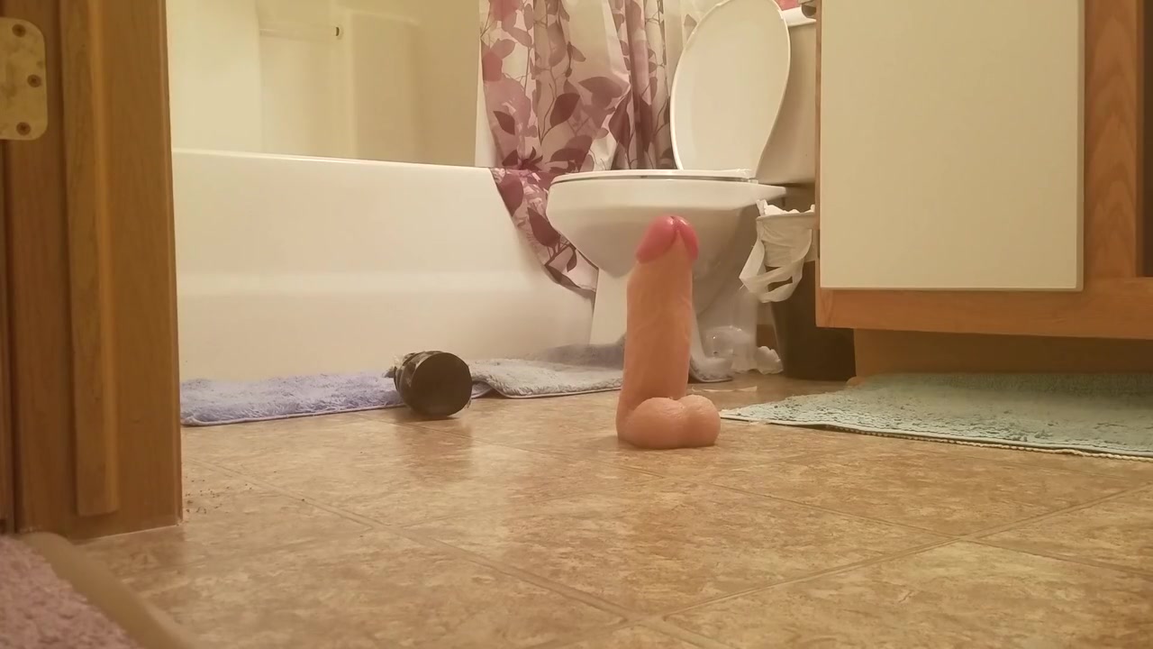 Hands Free Cumming Shemale