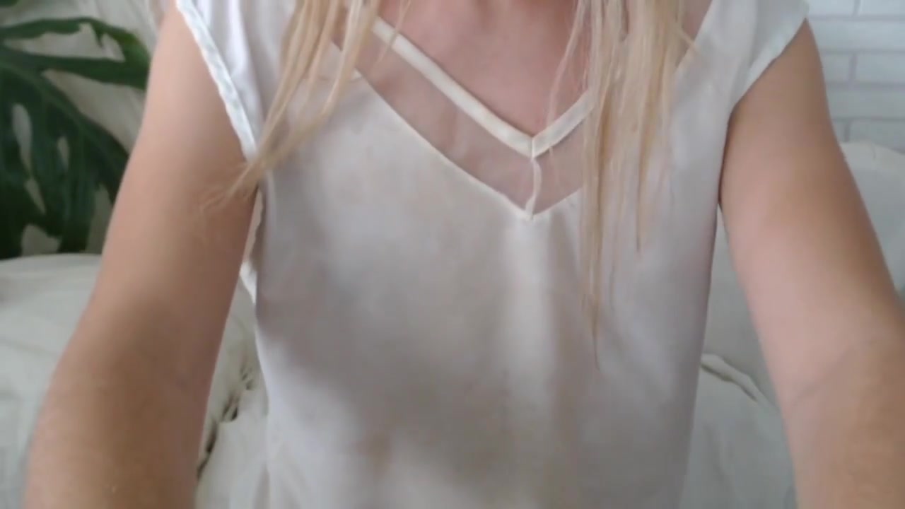 Brunette Tranny Jerking In Har