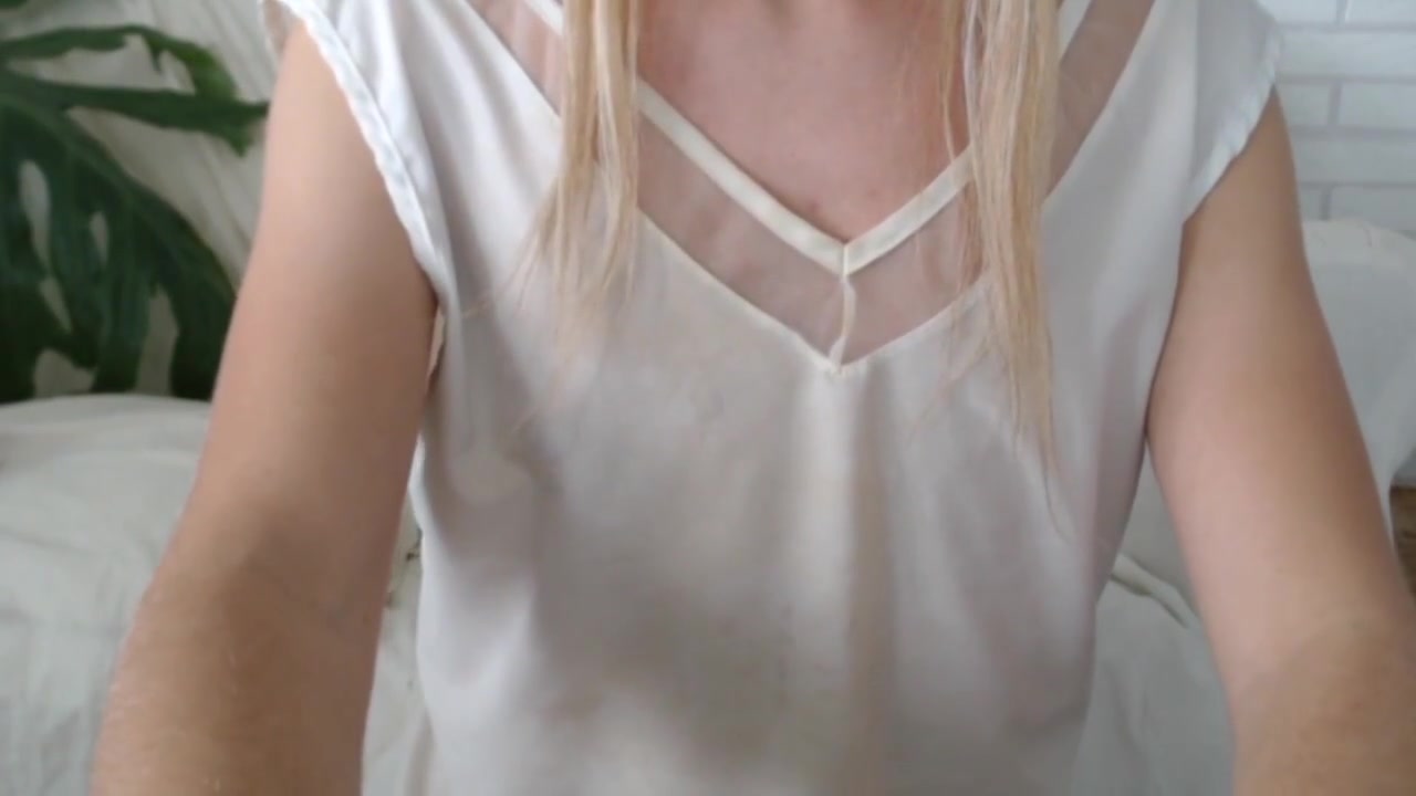 Brunette Tranny Jerking In Har