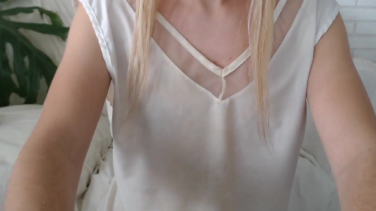 Brunette Tranny Jerking In Har