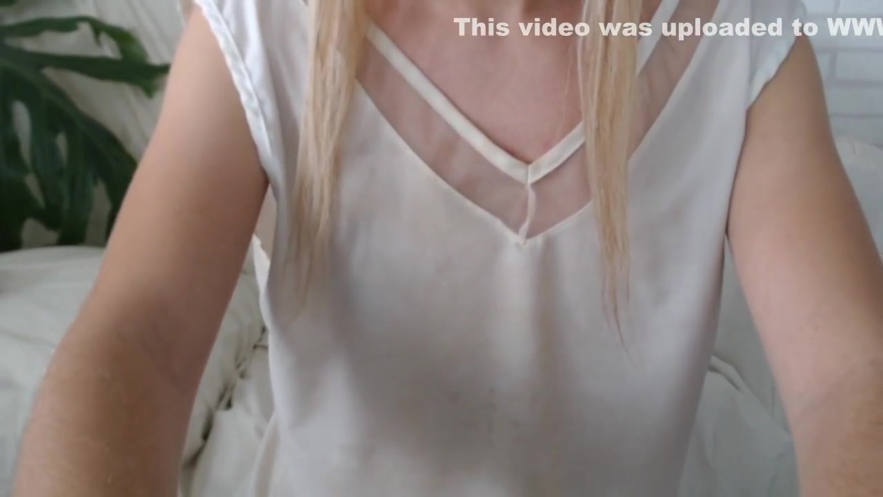 Brunette Tranny Jerking In Har