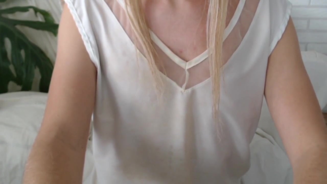 Brunette Tranny Jerking In Har