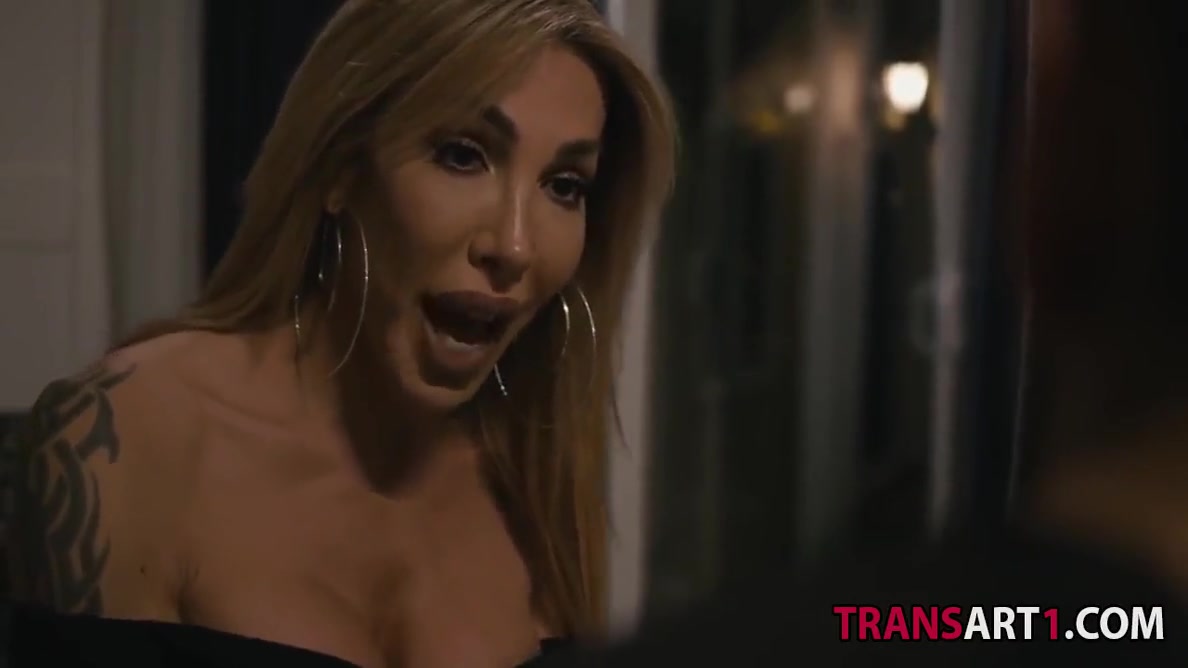 Busty Blonde Ts Wants To Reconcile With Eva Paradis