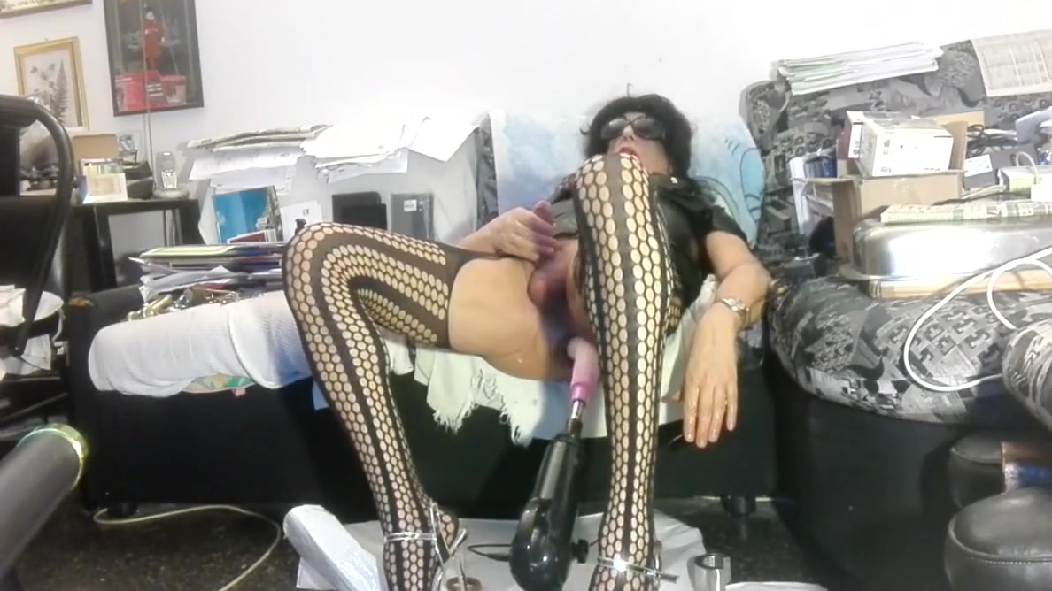 Marzia Long Anal Fuck Machine Session