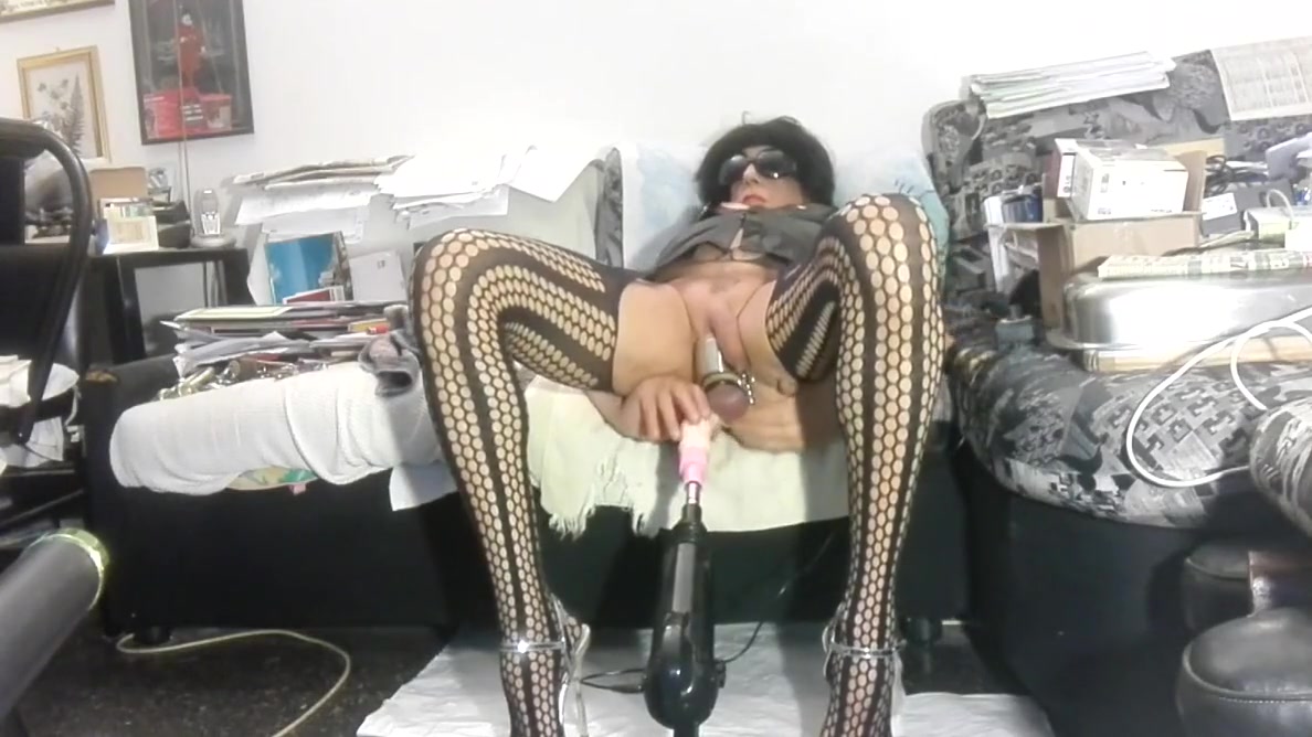 Marzia Long Anal Fuck Machine Session