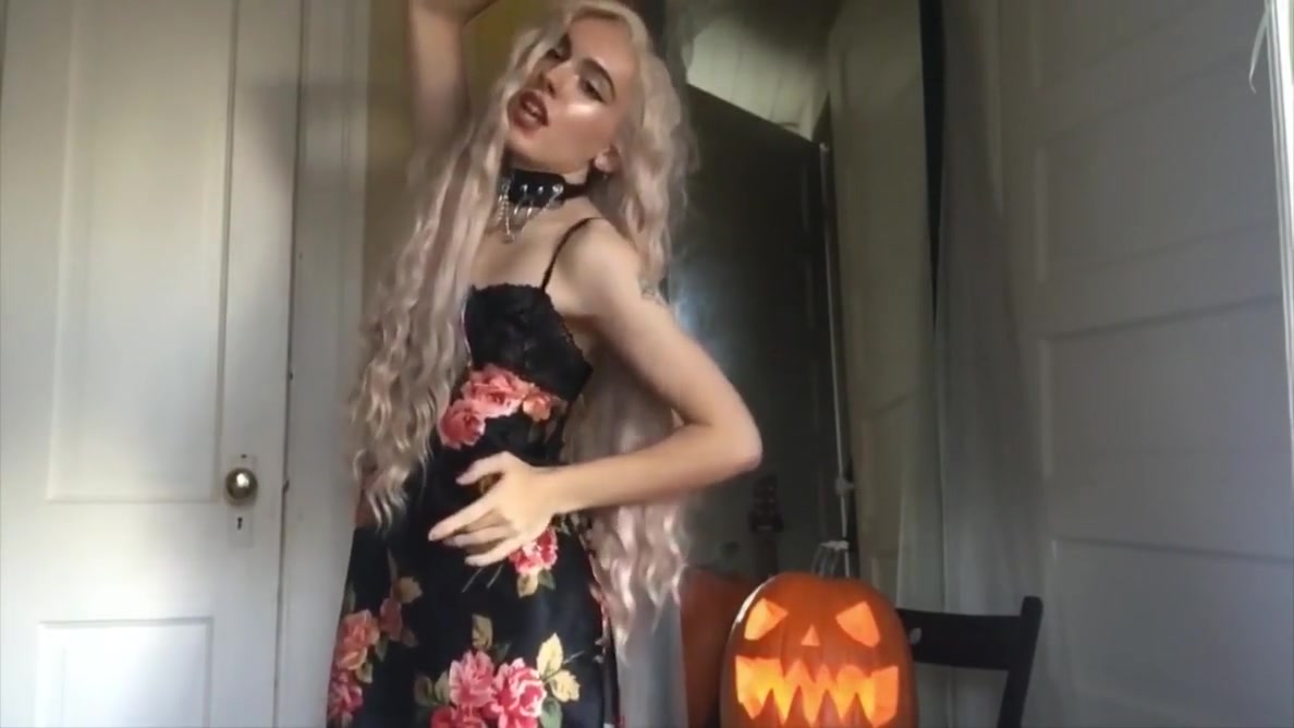 Good Looking Pretty teen 18+ Tranny Dancing For You