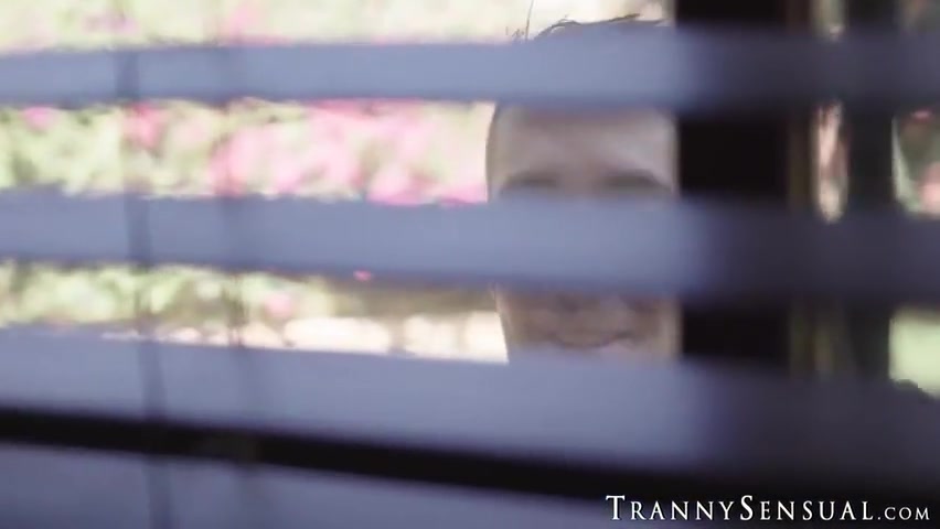 Thick Cock Tranny Daisy Taylor Fucks Horny Girl Doggystyle