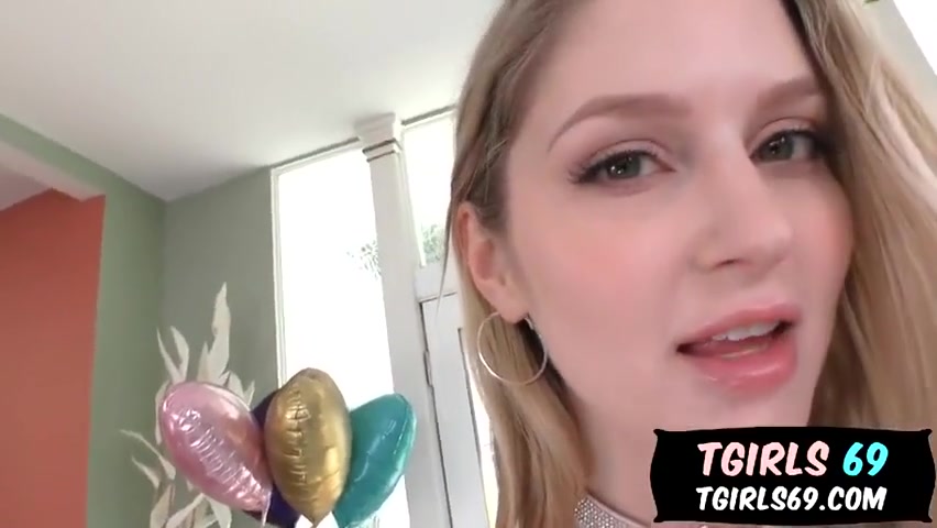 Daisy Taylor Loves Pussy To