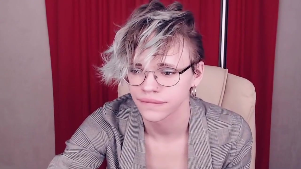 Hot Nonbinary Cam Slut Loves Riding Her Toy Hard For Your Pleasure