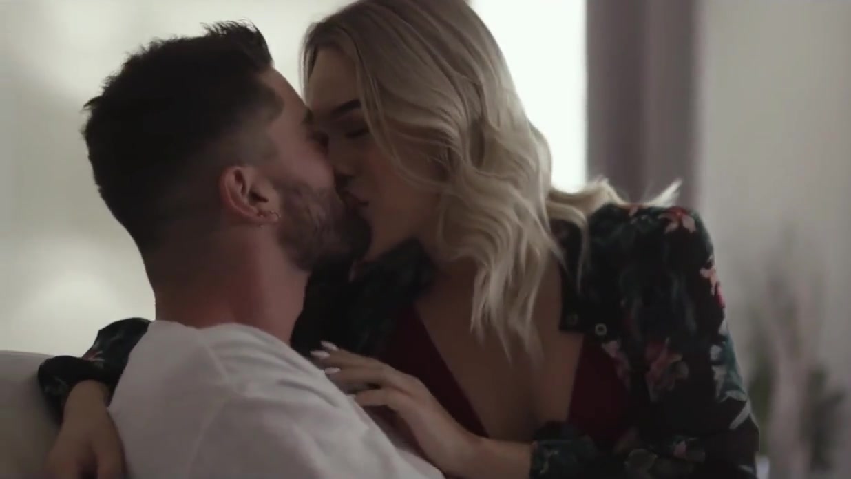 Hot Shemale Fucks Guy - Hot Tranny Fucks Guy