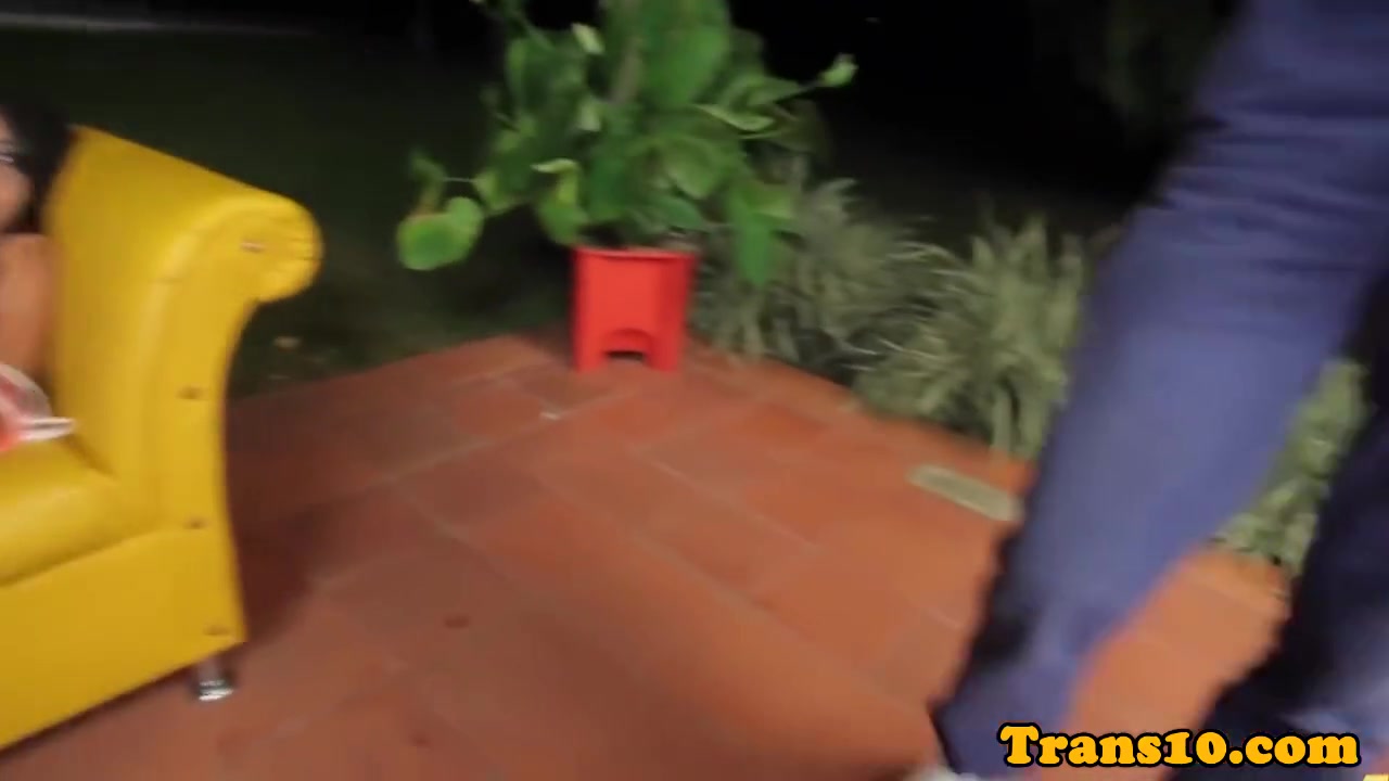 Amateur Tranny Spreading Her Ass Cheeks