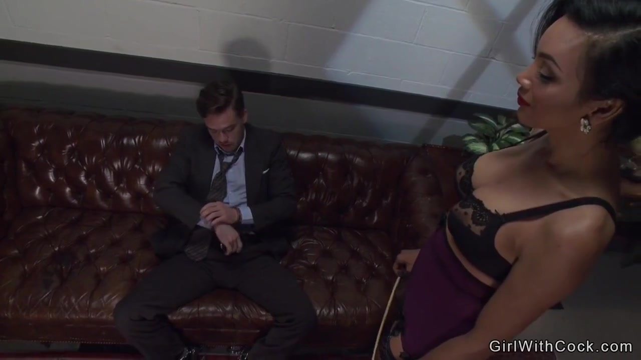 Huge Cock Shemale Assfucking Fucks Her Boss