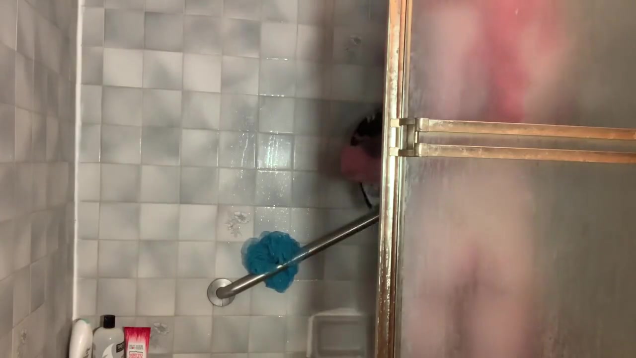 Sissy Pissing Shower Time 2