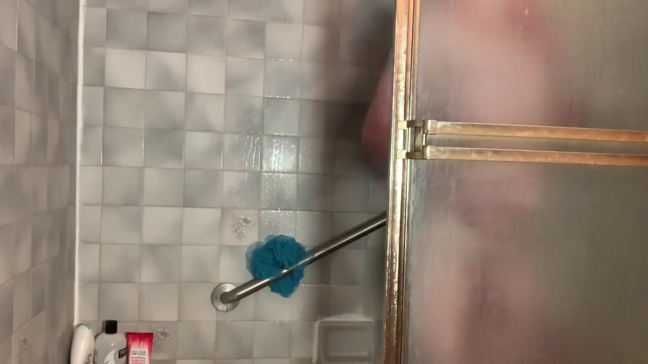Sissy Pissing Shower Time 2
