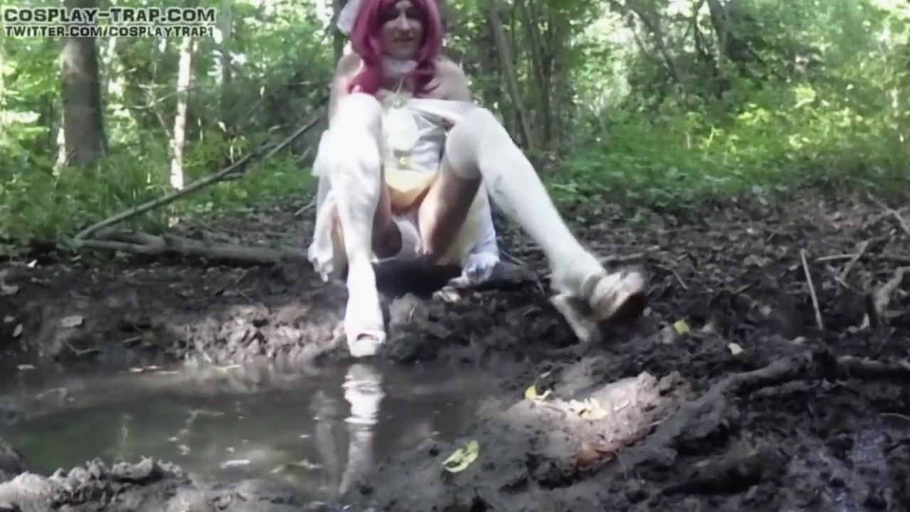 Messy Trap Cosplay Lover Maki Bride Soiling Her Dress And Masturbating In The Mud