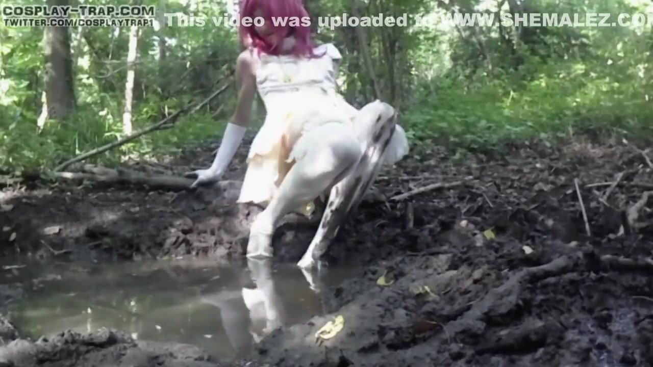Messy Trap Cosplay Lover Maki Bride Soiling Her Dress And Masturbating In The Mud