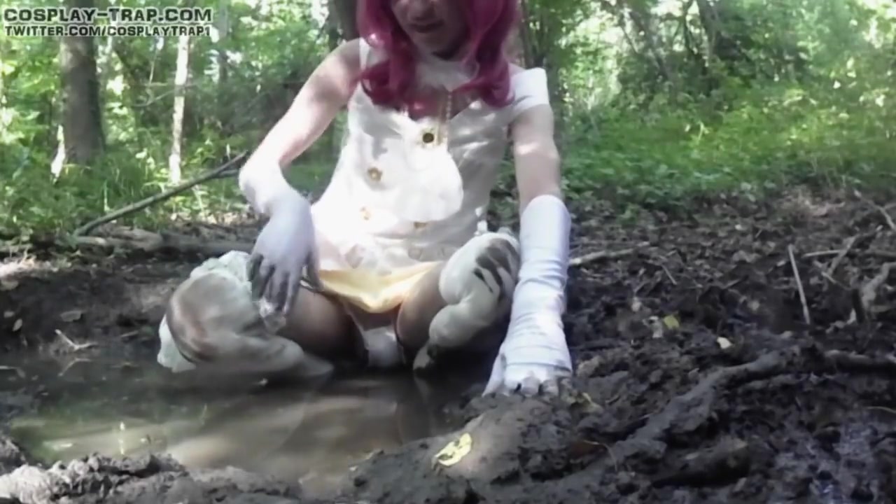 Messy Trap Cosplay Lover Maki Bride Soiling Her Dress And Masturbating In The Mud