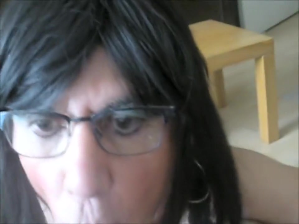 Laratranny sucking and swallowing cum