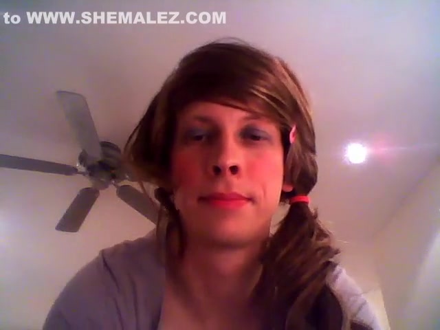 Shemale Pantieska wears sanitary pads