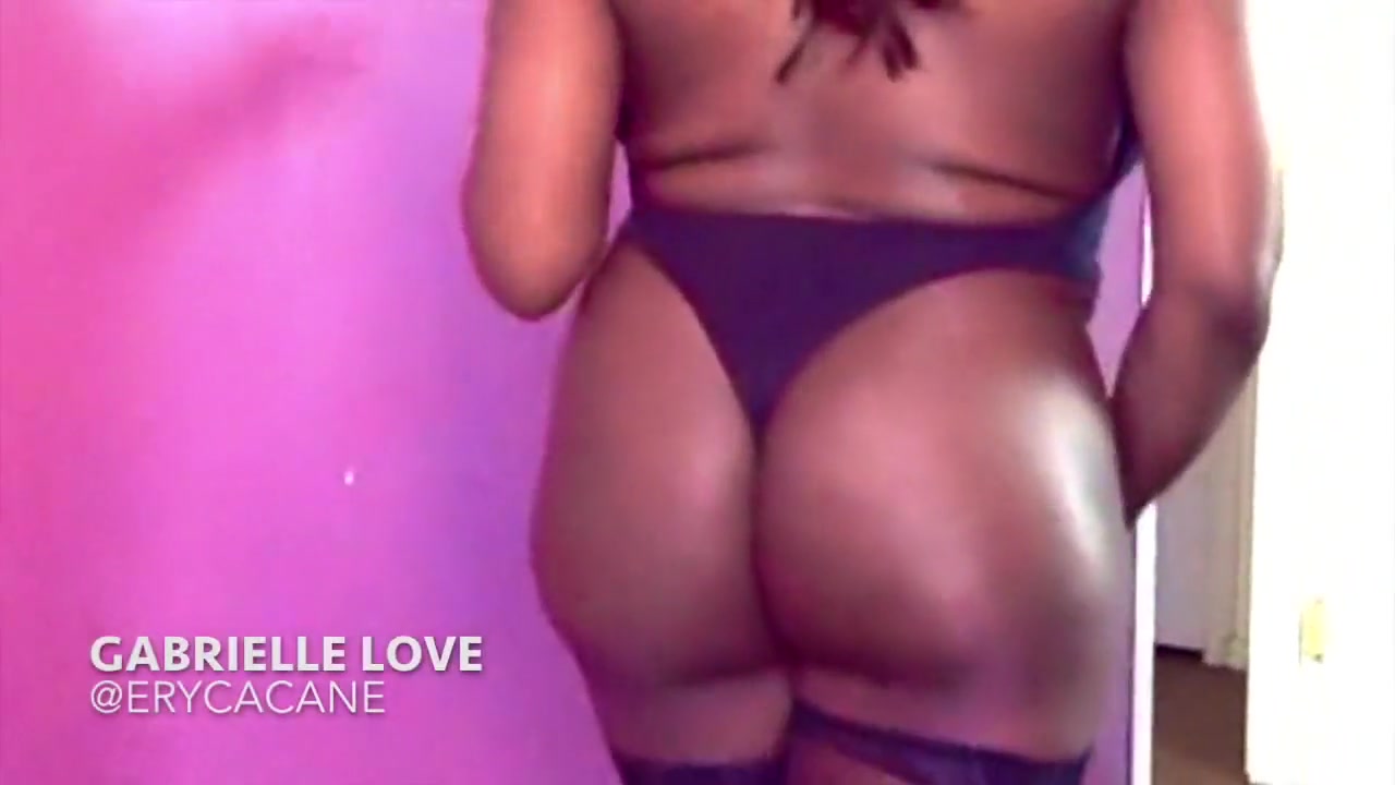 Black Ts teasing on webcam